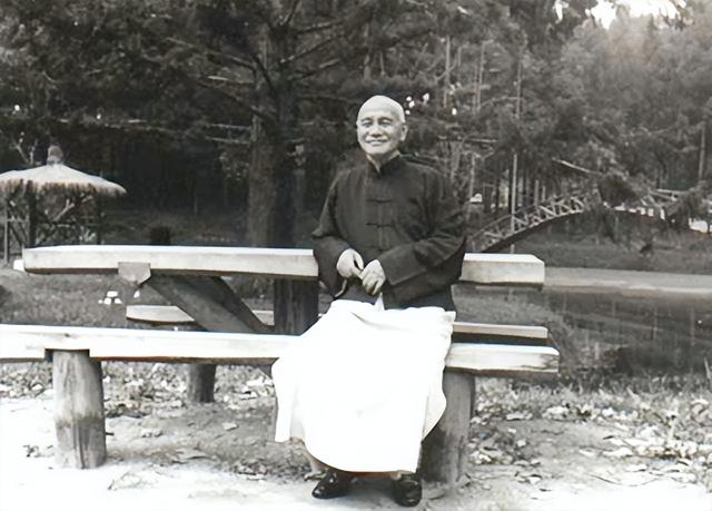 蒋介石临终遗言，道出自己不放张学良的原因，宋美龄听后潸然泪下