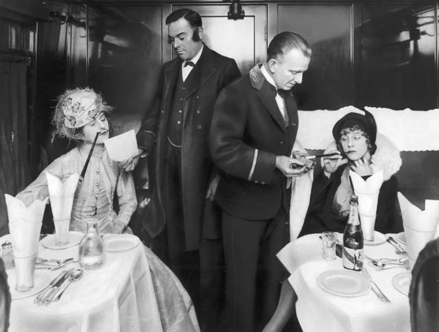 一百多年前，人们过着什么样的生活？这些照片，让人瞬间穿越…