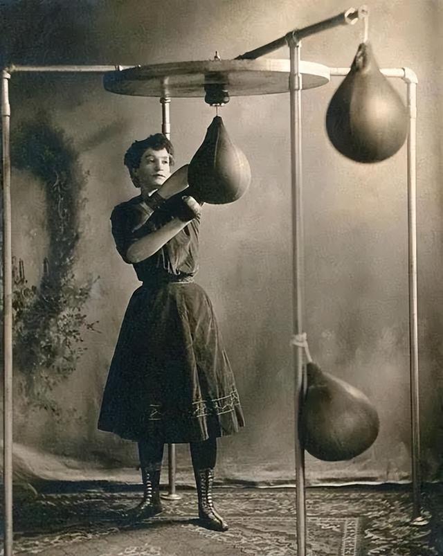 一百多年前，人们过着什么样的生活？这些照片，让人瞬间穿越…