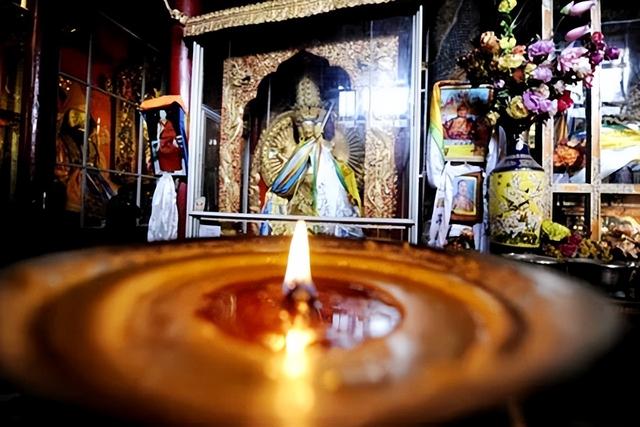 达赖和班禅有什么区别？