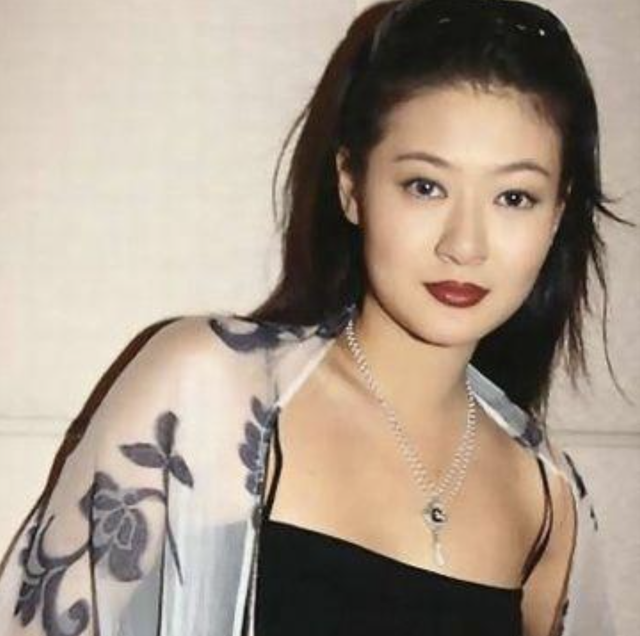 20年前，说要帮陈宝莲养儿子的曾志伟和梁家辉，如今履行承诺了吗