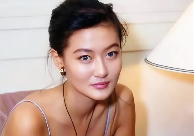 20年前，说要帮陈宝莲养儿子的曾志伟和梁家辉，如今履行承诺了吗