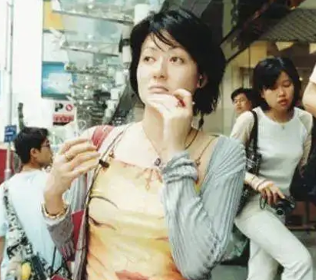 20年前，说要帮陈宝莲养儿子的曾志伟和梁家辉，如今履行承诺了吗