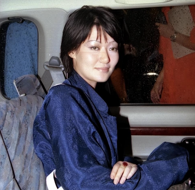 20年前，说要帮陈宝莲养儿子的曾志伟和梁家辉，如今履行承诺了吗