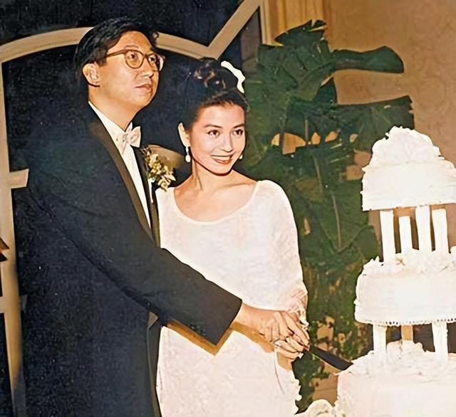 11对丁克的港星明星，各有各的心酸，两位背叛原配偷偷生子