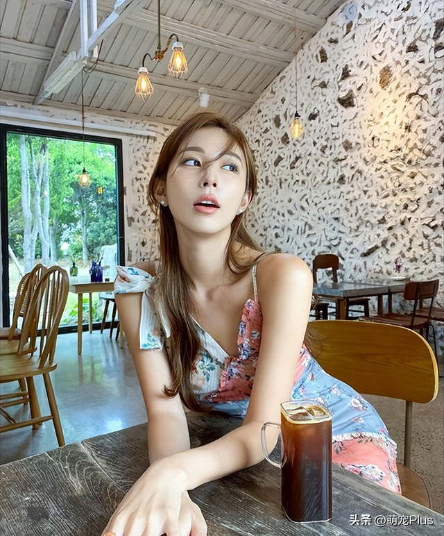 韩国网红模特Bora Kim金宝拉大秀泳装好身材