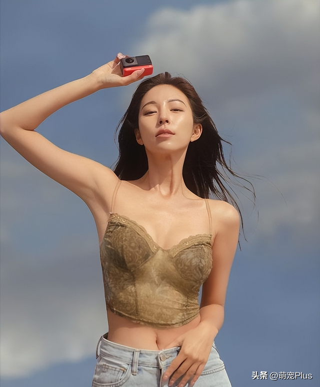 韩国网红模特Bora Kim金宝拉大秀泳装好身材