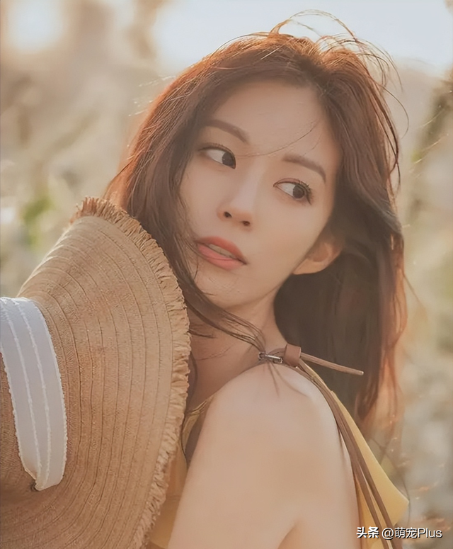 韩国网红模特Bora Kim金宝拉大秀泳装好身材