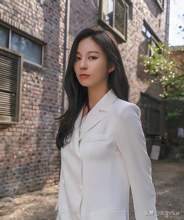 韩国网红模特Bora Kim金宝拉大秀泳装好身材