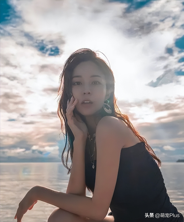 韩国网红模特Bora Kim金宝拉大秀泳装好身材