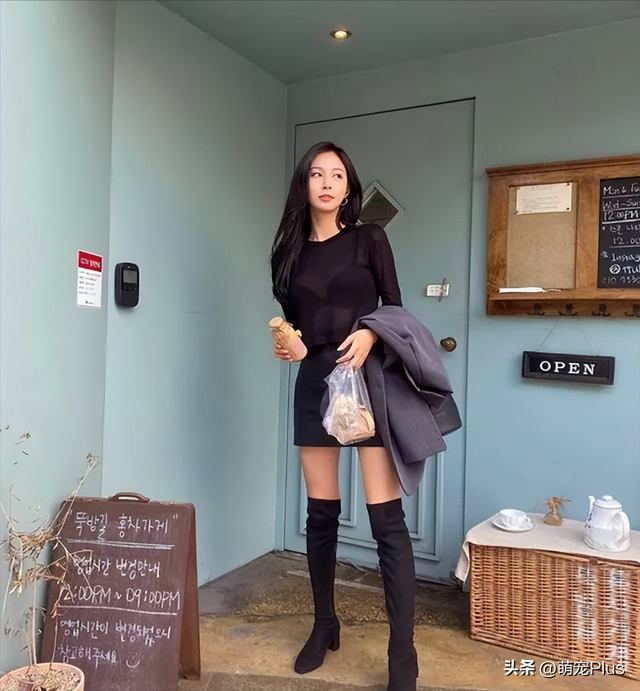 韩国网红模特Bora Kim金宝拉大秀泳装好身材