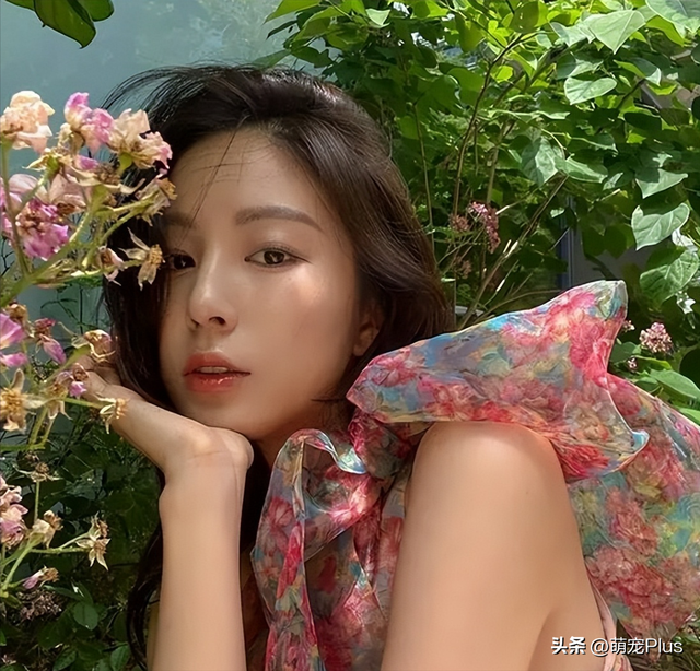 韩国网红模特Bora Kim金宝拉大秀泳装好身材