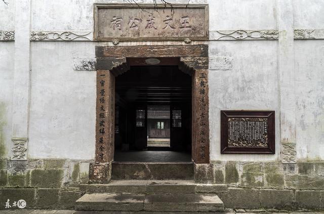 5b4a0005856ec1e9dad1