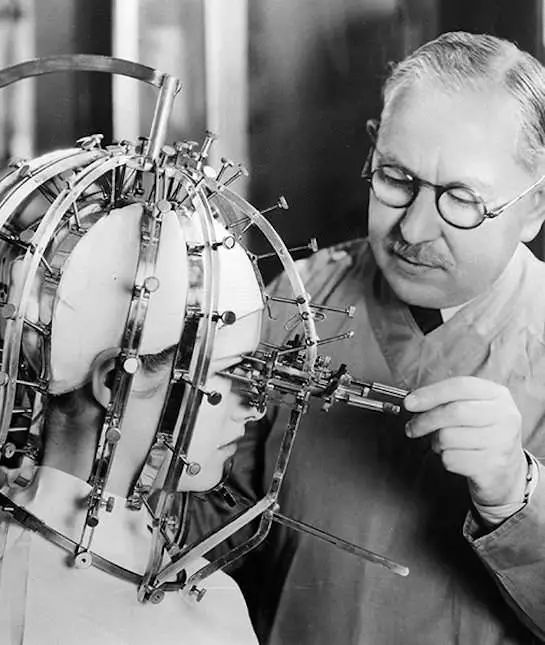 15254367538127a44eac270