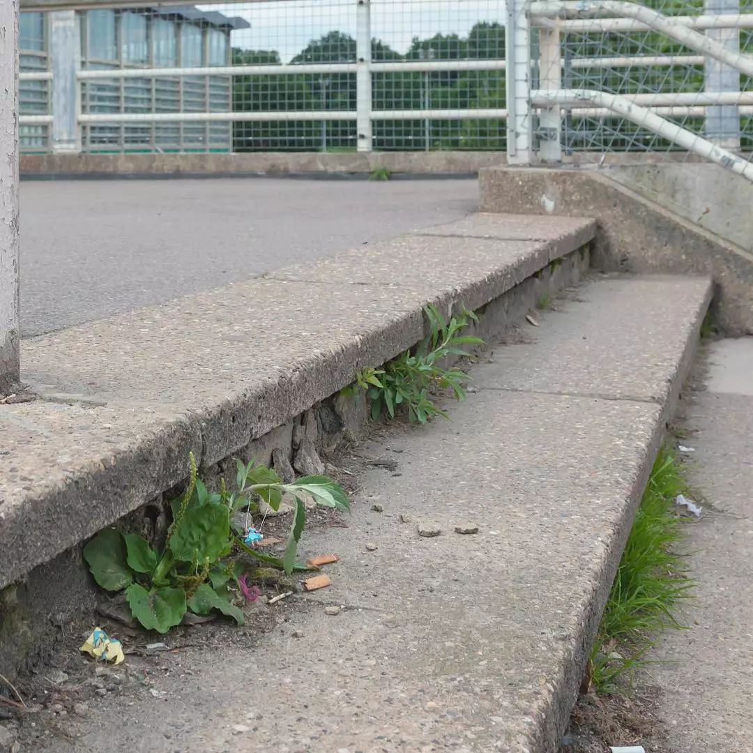 1526045042608ebf74747b2