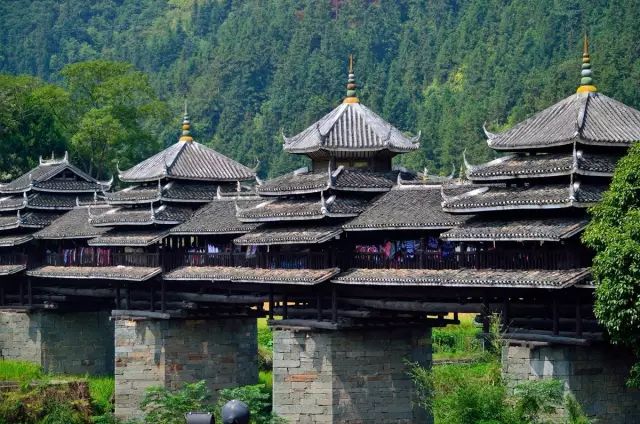 1525759701751fc35e8f702