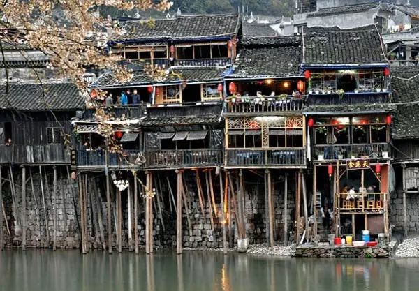 1525759702323c97fbc93a9