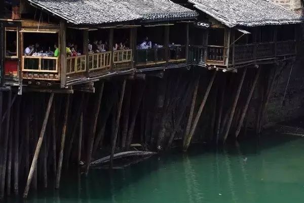 152575970231955f9a68d6d