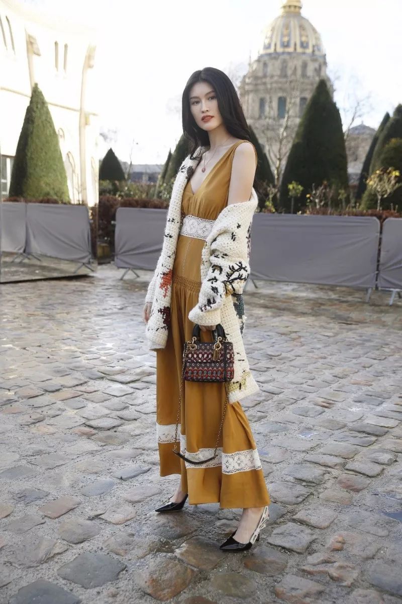 1525512634838c18bb58afd