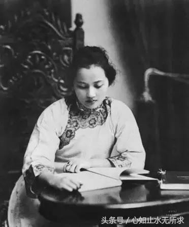 5b4e00021a40af491f4e