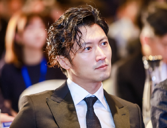 这一次，王菲与谢霆锋，联手给娱乐圈的明星们“上了一课”