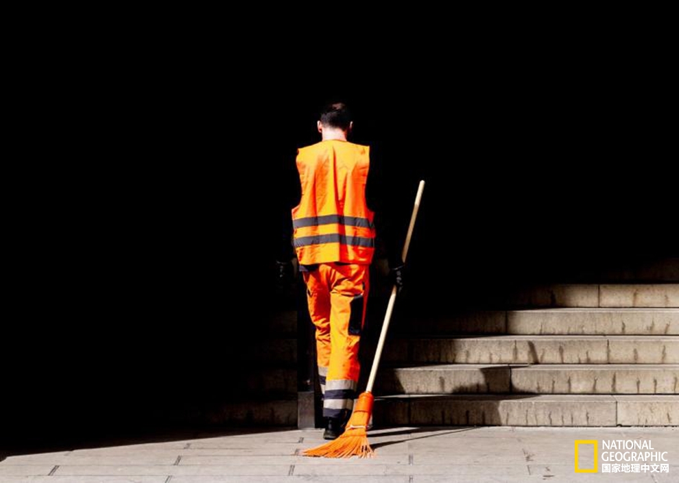 1528881676587cd2aba31ad