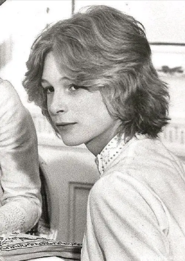 “世界第一美少年”，15岁被谣传死亡，美是原罪？今67岁白发飘飘