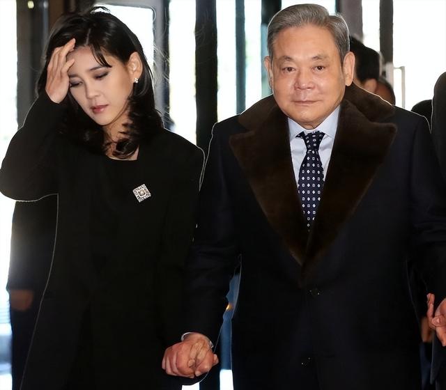 23年后才明白，“三星公主”李富真嫁给穷保安，这步棋有多高明