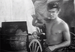 91岁的他还在坚持拍片，一生风流韵事无数，有5个私生子