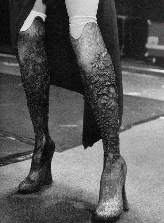 她天生无腿！21岁跑进残奥会，23岁惊艳时尚界：活着，就为了打脸