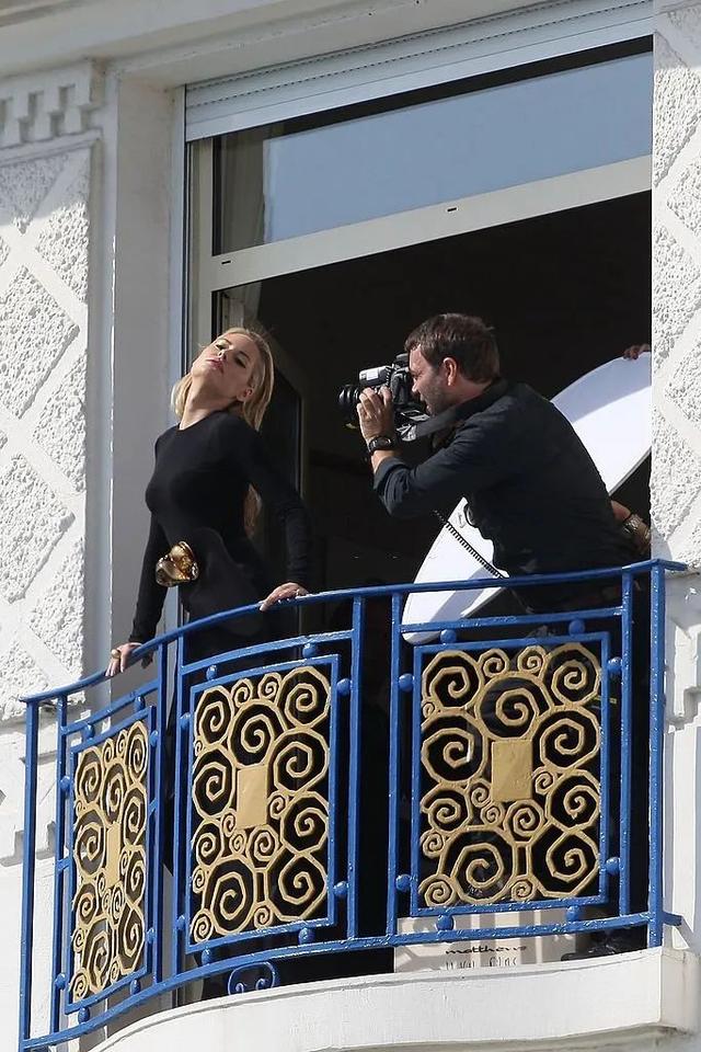 她天生无腿！21岁跑进残奥会，23岁惊艳时尚界：活着，就为了打脸