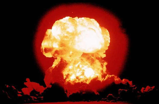 马斯克一口气烧了40个卫星，就因为太阳打了个喷嚏