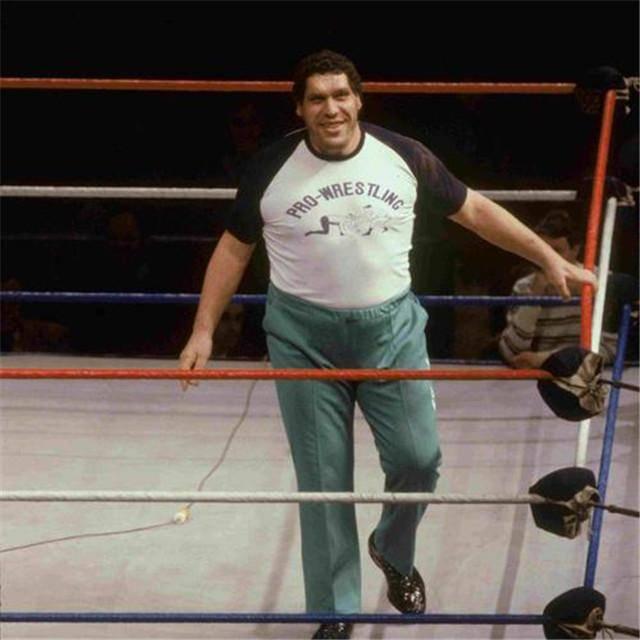 巨人安德雷：一口气能喝156罐啤酒，去世后骨灰重达15斤