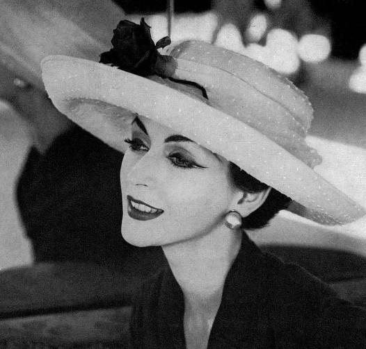 1张照片卖780万，她比赫本更有气质，却被家暴离婚，63岁孤独离世