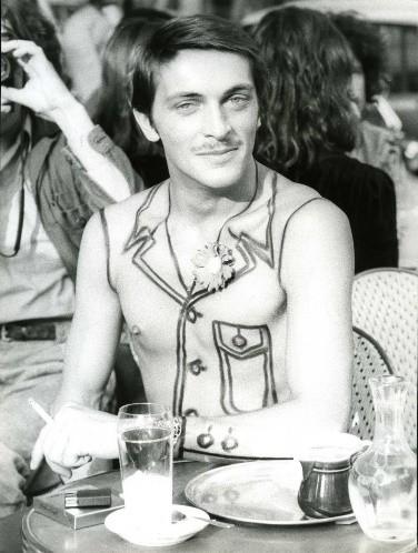 老佛爷情史：37岁爱上19岁“坏男孩”，和圣罗兰成情敌，孤独终老