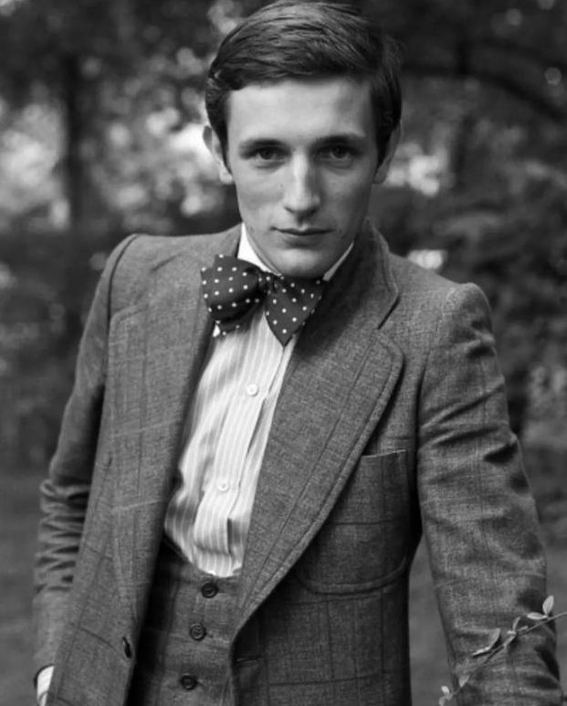 老佛爷情史：37岁爱上19岁“坏男孩”，和圣罗兰成情敌，孤独终老