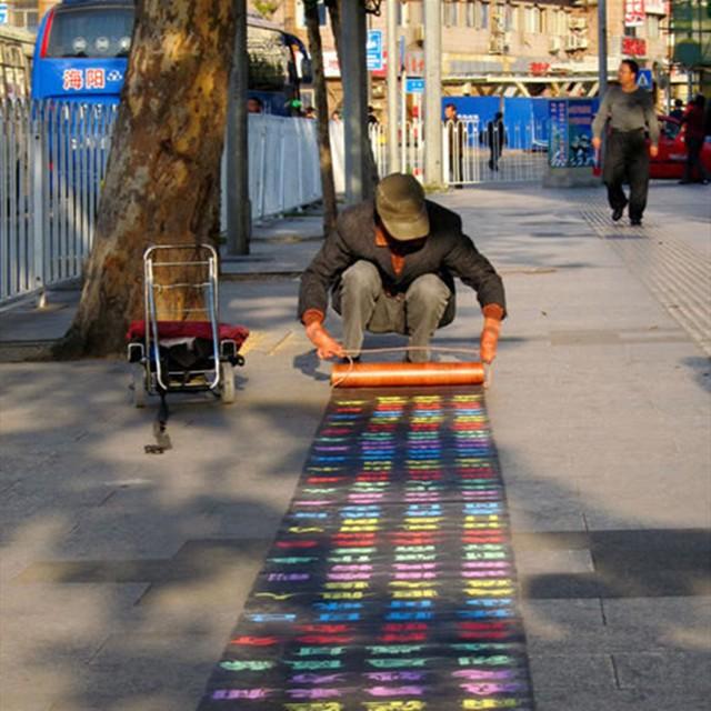 有“尊严”的乞讨者：崔显仁苦练10年粉笔字，从乞丐变成千万富翁