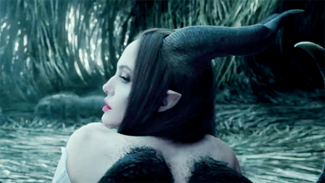 安吉丽娜·朱莉 - 她自残、厌世、雇凶自杀，却拯救无数难民：真正的性感是无坚不摧 ...