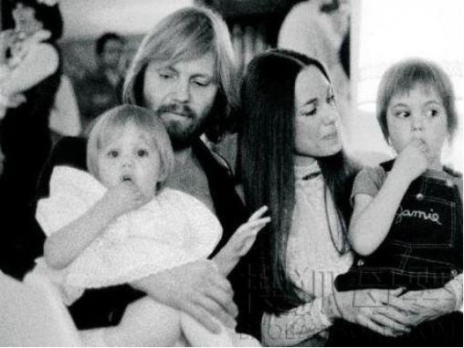 安吉丽娜·朱莉 - 她自残、厌世、雇凶自杀，却拯救无数难民：真正的性感是无坚不摧 ...