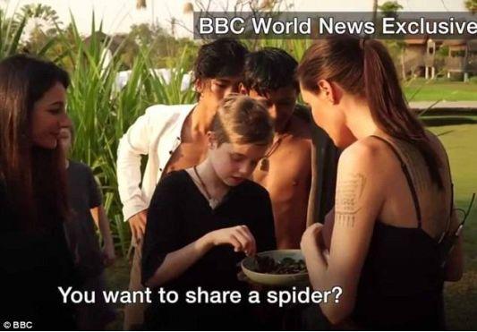 安吉丽娜·朱莉 - 她自残、厌世、雇凶自杀，却拯救无数难民：真正的性感是无坚不摧 ...