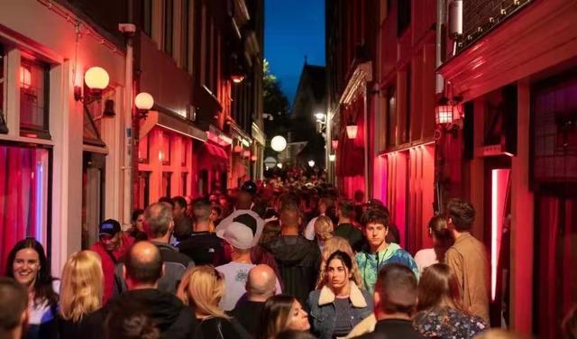 荷兰2000年“性”交易合法！如今21年过去，对荷兰的影响有多大？