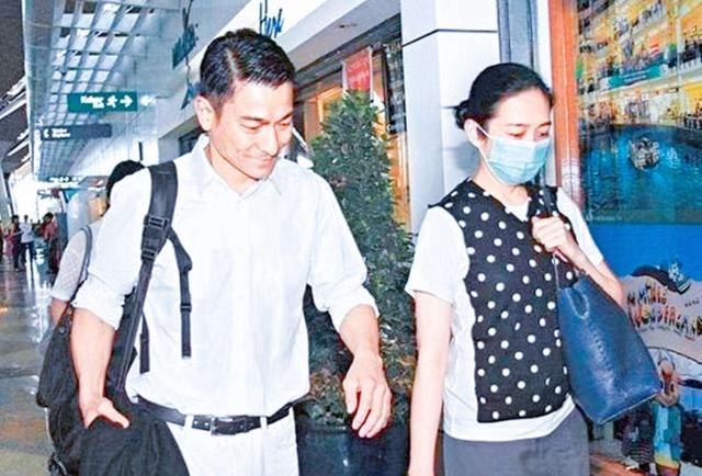 影响刘德华的4个女人：两个让他丢脸抑郁，两个让他身心快乐