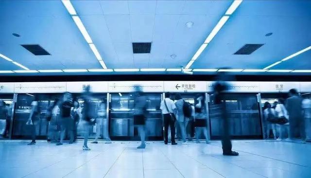 一位北京地铁民警写下213个真实故事，我看后整个人治愈了