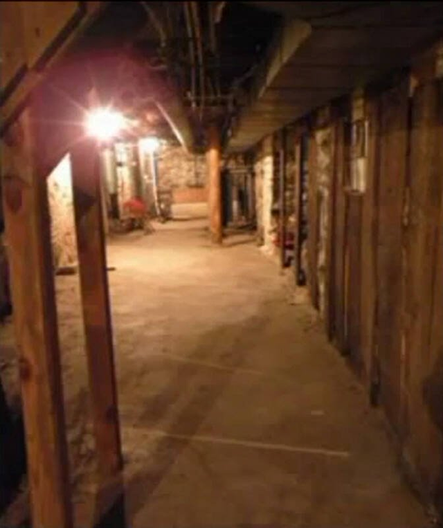 世界最著名鬼宅低价卖！百年间凶案闹鬼不断，却被粉丝抢购？