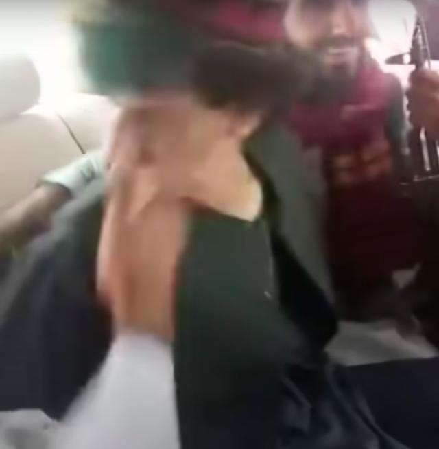 阿富汗喜剧演员惨遭处死，临死前，行刑的士兵都被他逗笑了