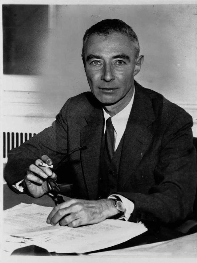 “原子弹之父”奥本海默：灾难降临的时候，没有人是一座孤岛