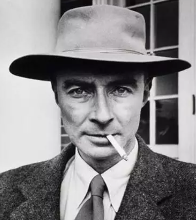 “原子弹之父”奥本海默：灾难降临的时候，没有人是一座孤岛