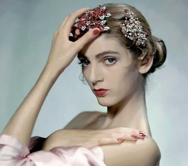 超模卡门：77岁被骗光积蓄，83岁仍有性生活，91岁双腿依旧迷人