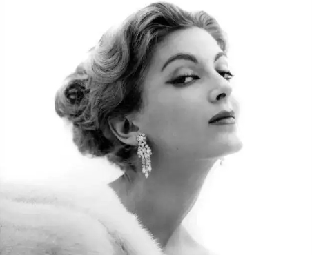 超模卡门：77岁被骗光积蓄，83岁仍有性生活，91岁双腿依旧迷人