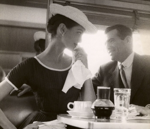 超模卡门：77岁被骗光积蓄，83岁仍有性生活，91岁双腿依旧迷人